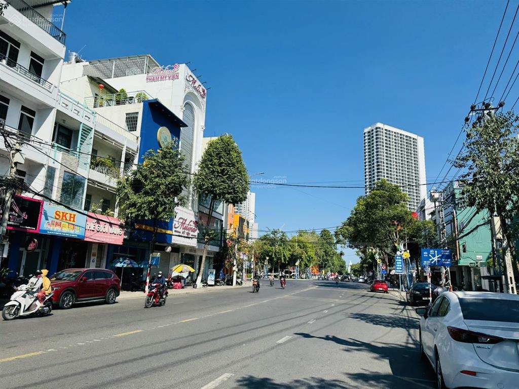 Hàng hiếm trên thị trường, bán căn nhà mặt tiền vị trí đẹp kinh doanh  đường lê thánh tôn gần biển