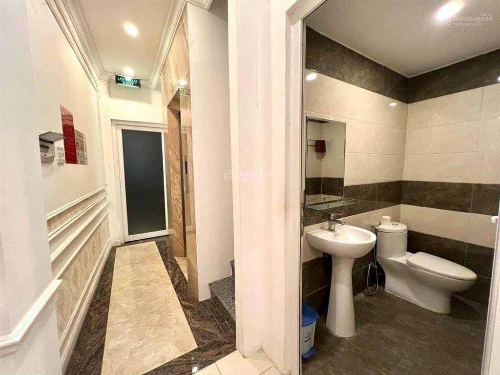 Hàng hiếm trên thị trường, bán căn nhà mặt tiền vị trí đẹp kinh doanh  đường lê thánh tôn gần biển