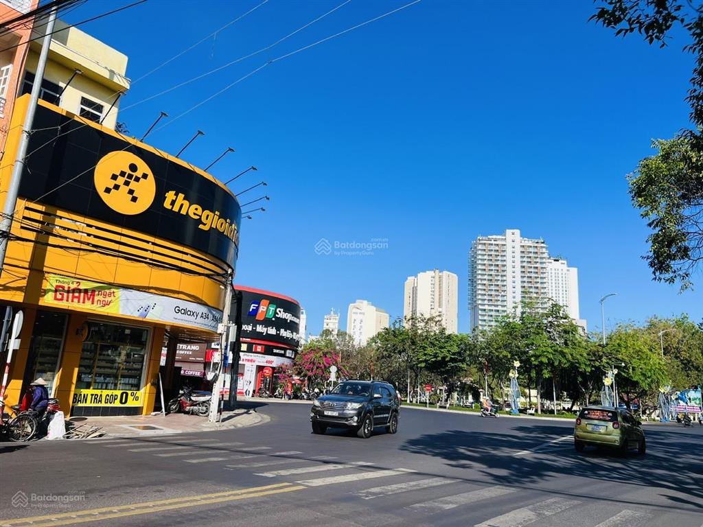 Hàng hiếm trên thị trường, bán căn nhà mặt tiền vị trí đẹp kinh doanh  đường lê thánh tôn gần biển