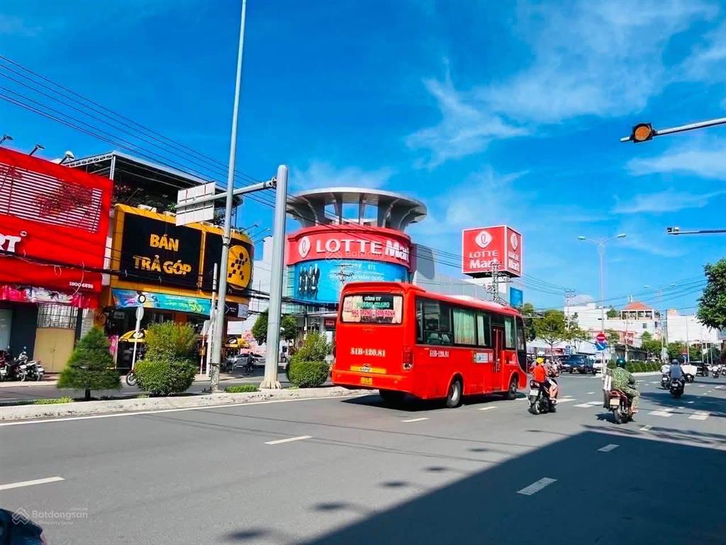 Giá rất tốt để khách mua ở trong trung tâm, nhà hẽm rộng 2.5m đường 23/10 cạnh bên siêu thị lotte