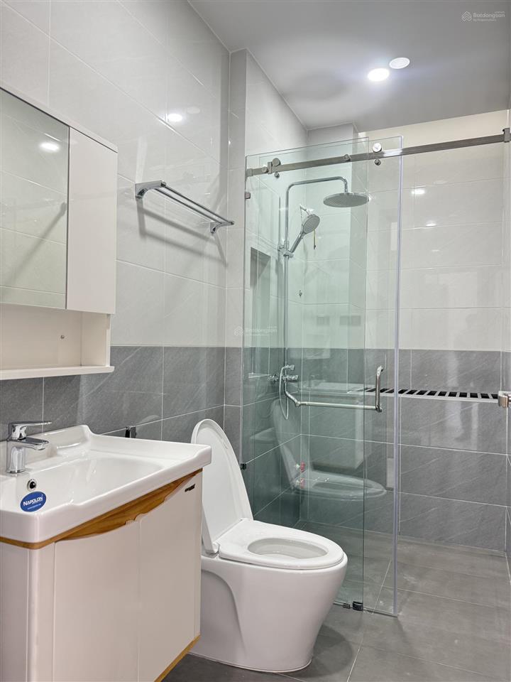 Nhà 3.5 tầng xây mới tân cổ điển, vị trí gần sông và gần cổng kđt, giá cực tốt đã hoàn công nhà