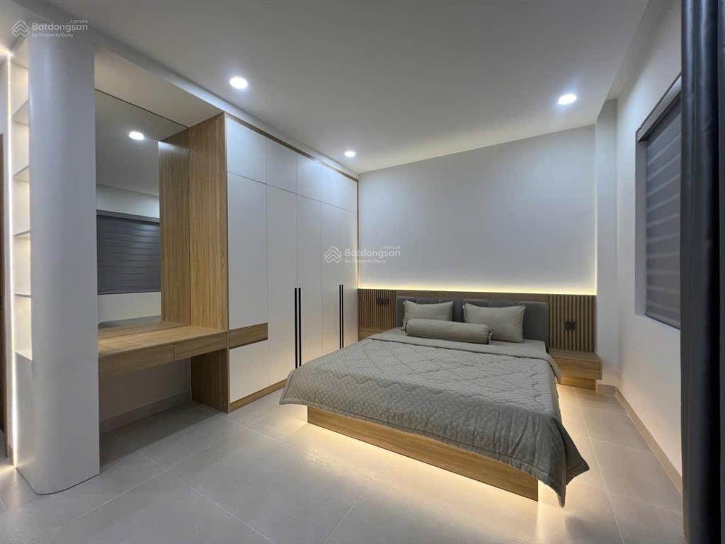Nhà 3.5 tầng xây mới tân cổ điển, vị trí gần sông và gần cổng kđt, giá cực tốt đã hoàn công nhà
