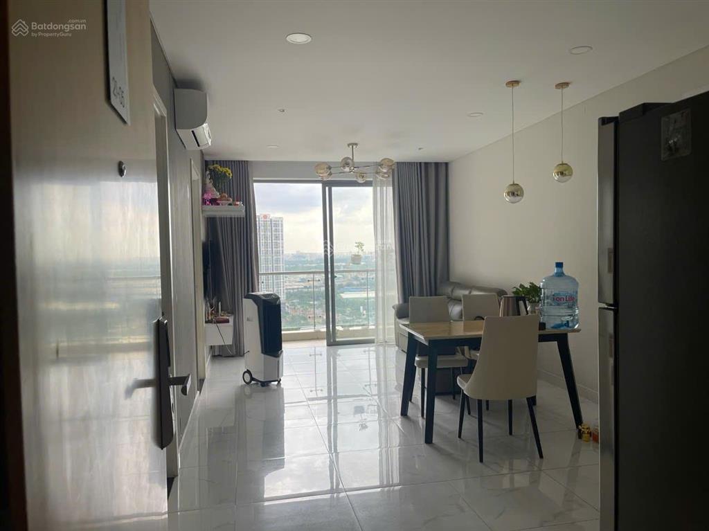 Chính chủ bán gấp 58m2 full nt tầng cao view sông 4 tỉ thương lượng.  0938 793 *** xem nhà