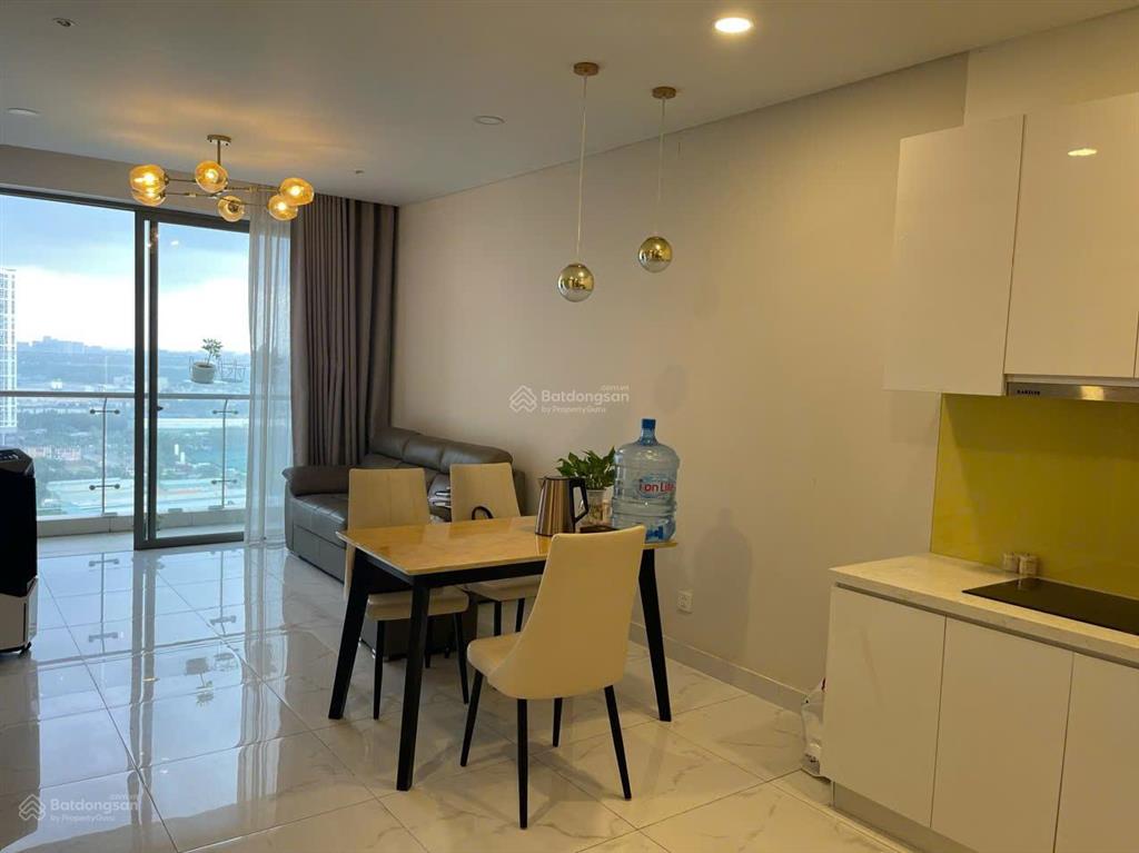 Chính chủ bán gấp 58m2 full nt tầng cao view sông 4 tỉ thương lượng.  0938 793 *** xem nhà