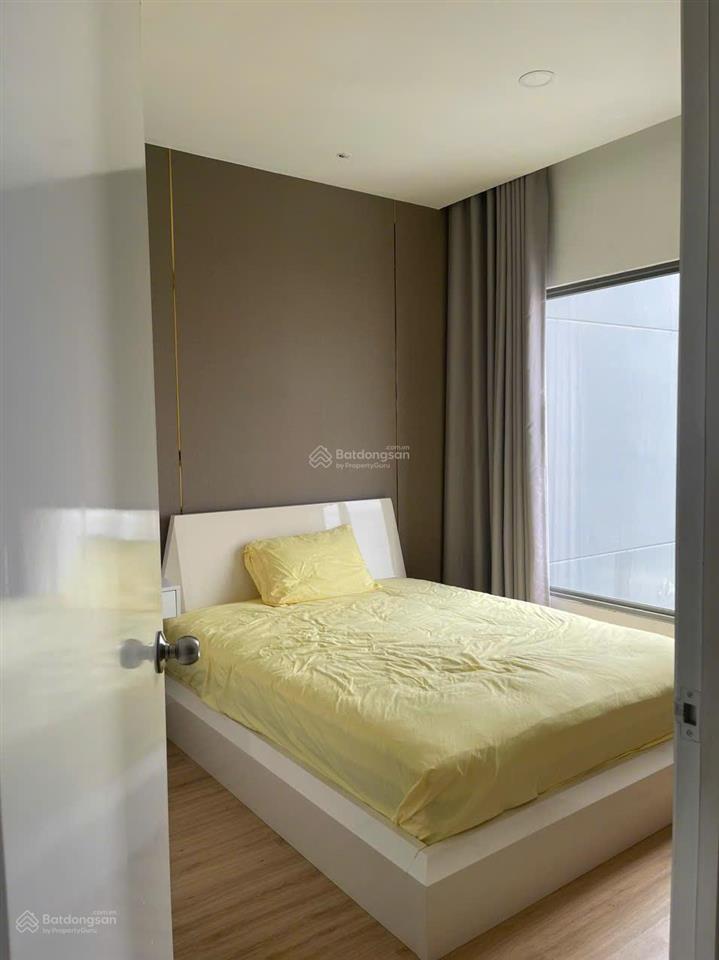 Chính chủ bán gấp 58m2 full nt tầng cao view sông 4 tỉ thương lượng.  0938 793 *** xem nhà