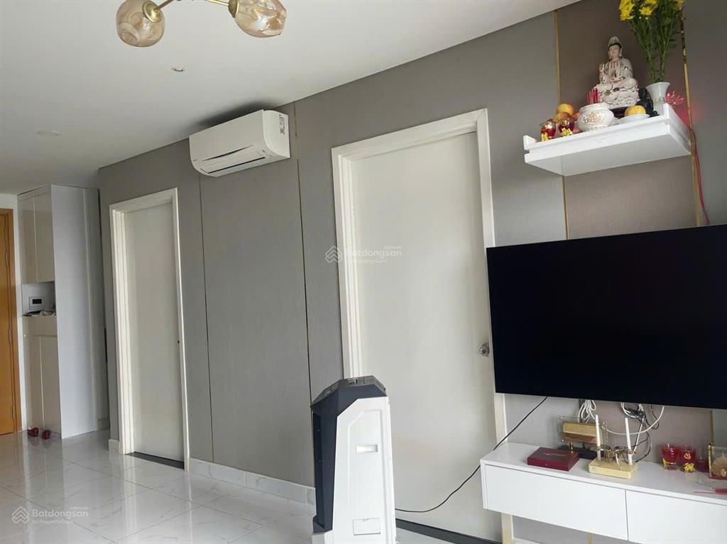 Chính chủ bán gấp 58m2 full nt tầng cao view sông 4 tỉ thương lượng.  0938 793 *** xem nhà