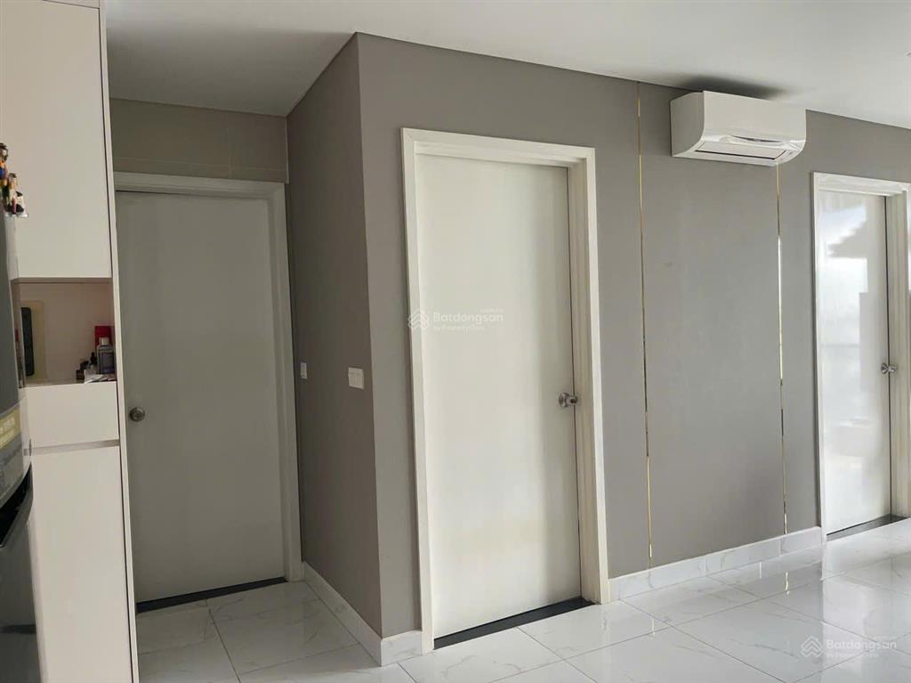 Chính chủ bán gấp 58m2 full nt tầng cao view sông 4 tỉ thương lượng.  0938 793 *** xem nhà