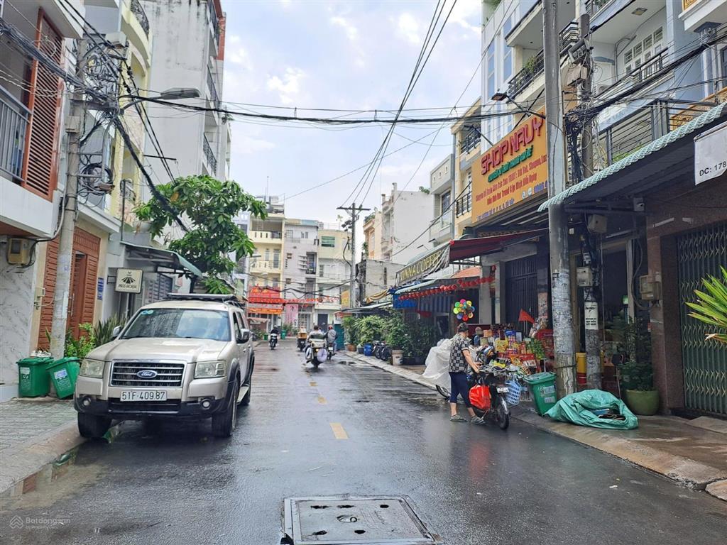 Nhà chính chủ gủi cần bán gấp thuộc phường 11 gò vấp dt 4 x 16,5m đúc 4tam giá 10ty300tr