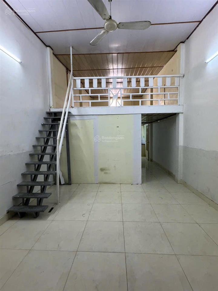 Nhà chính chủ gủi cần bán gấp thuộc phường 15 tân bình dt 4 x 16m gác lửng giá 6ty100tr