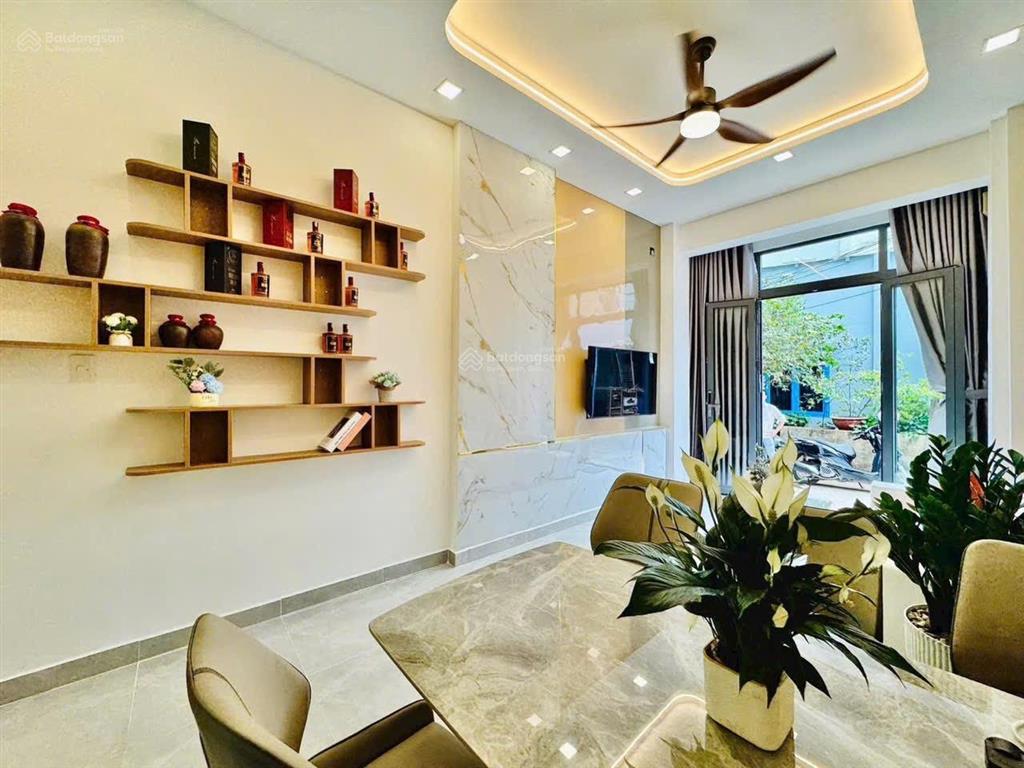 Nhà đẹp cần bán gấp thuộc phường 14 gò vấp dt 3 x 15m nở hậu 4,65m giá bán 6 tỷ 300 triệu
