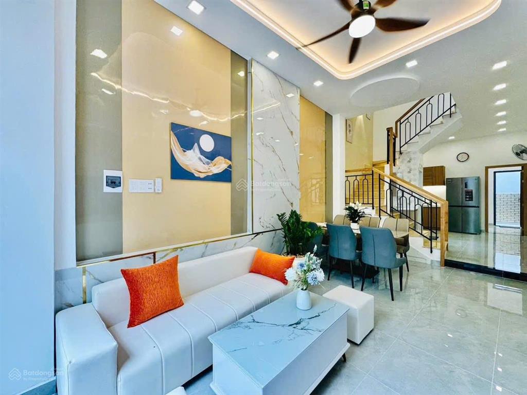 Nhà đẹp cần bán gấp thuộc phường 14 gò vấp dt 3 x 15m nở hậu 4,65m giá bán 6 tỷ 300 triệu