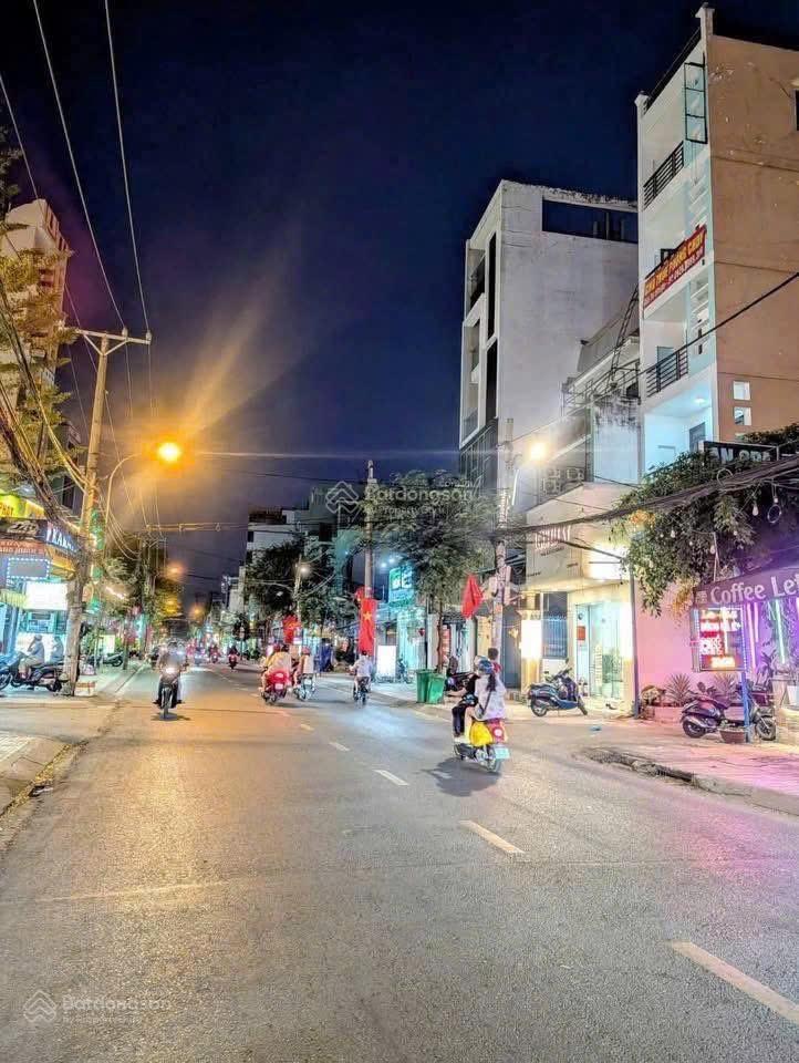 Mặt tiền nguyễn văn khối phường 8 gò vấp dt 4 x 16m đúc 6 tấm giá bán 14 tỷ 900 triệu