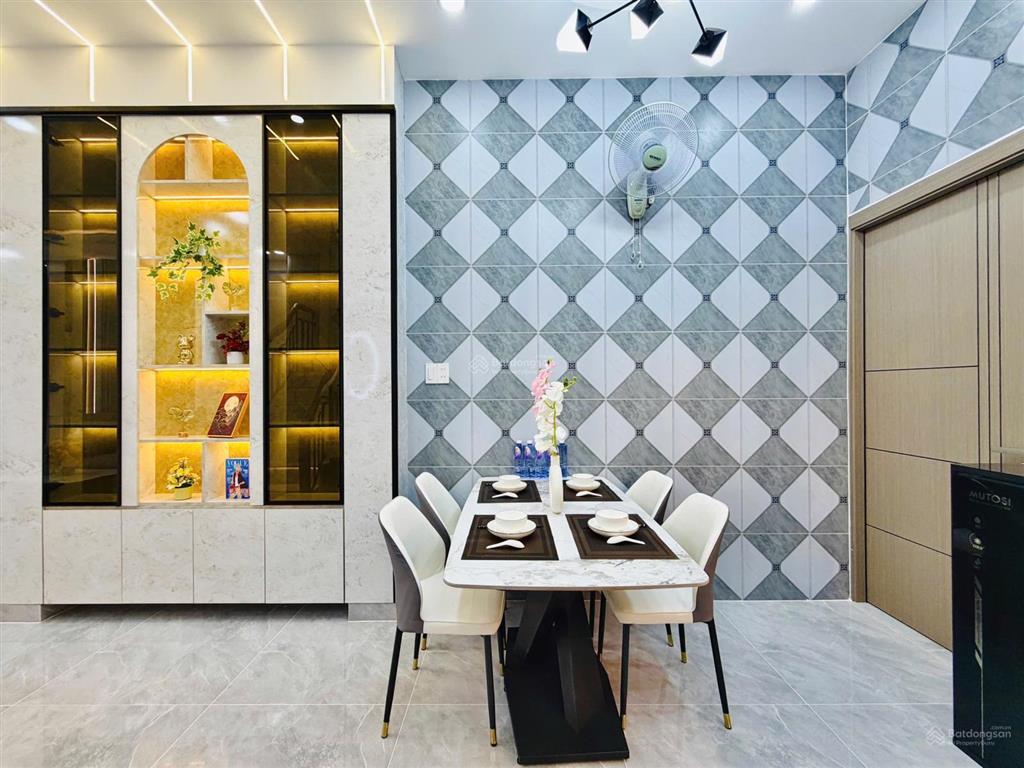 Nhà chính chủ gửi cần bán gấp thuộc phường 12 gò vấp dt 4 x 12m đúc 1 tấm giá bán 6 tỷ