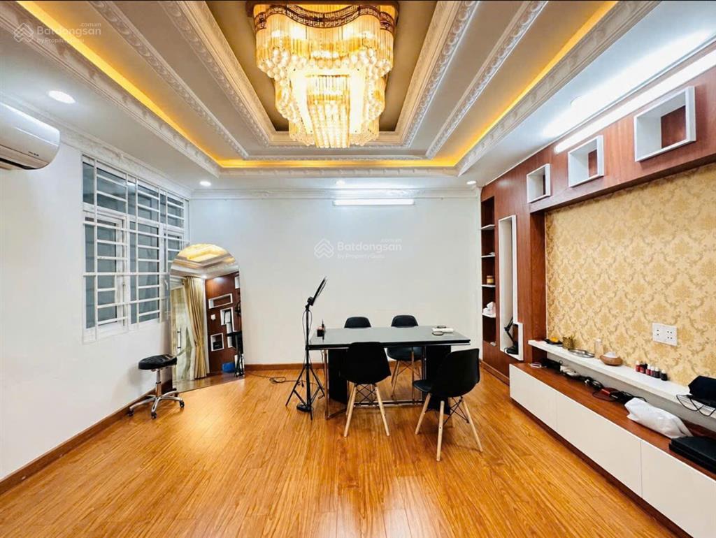 Nhà đẹp cần bán gấp thuộc phường 12 gò vấp dt 6,4 x 15,7m đúc kiên cố 2,5 tấm giá chốt 10tỷ500tr