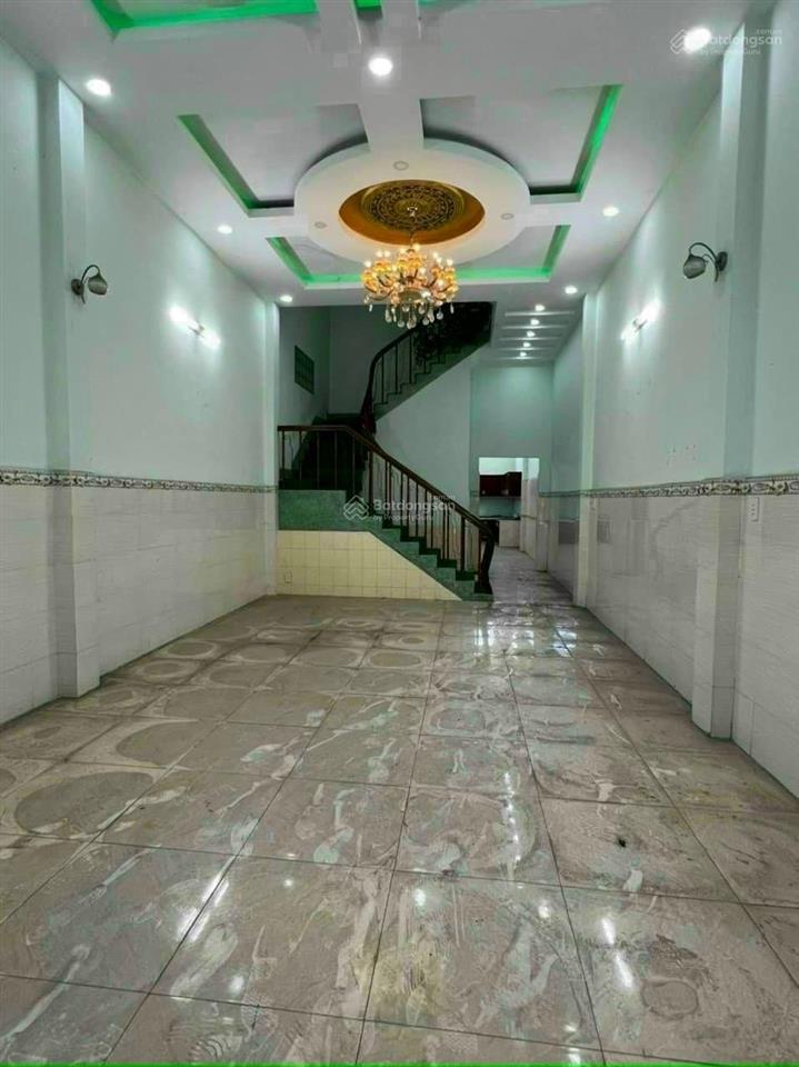 Nhà chính chủ gửi cần bán gấp, xã tân xuân huyện hóc môn dt 4,6 x 26m đúc 3 tấm giá bán 8tỷ200tr