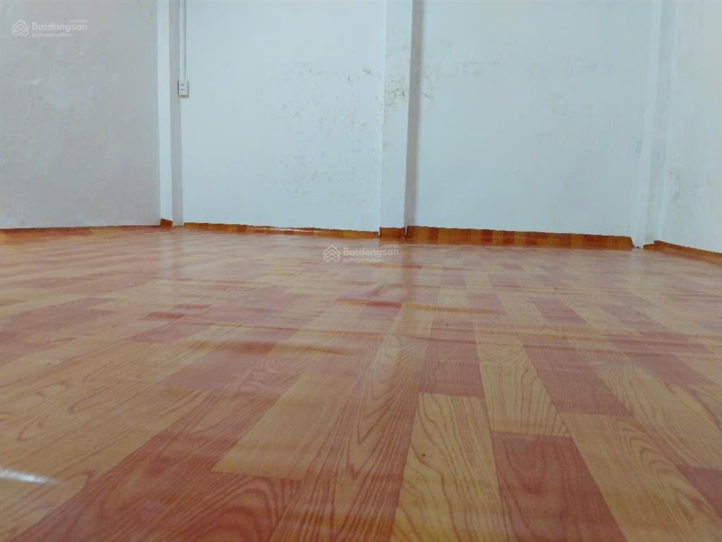 Nhà nhỏ chính chủ gủi cần bán gấp thuộc phường 14 gò vấp dt 5 x 5,5m gác suốt giá bán 2ty300tr