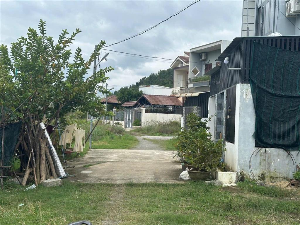 Bán đất hòn nghê vĩnh ngọc , lô đất đẹp , giá cực tốt ,khu dân cư ,không ngập lụt .   0905 211 ***