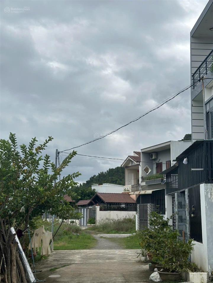 Bán đất hòn nghê vĩnh ngọc , lô đất đẹp , giá cực tốt ,khu dân cư ,không ngập lụt .   0905 211 ***