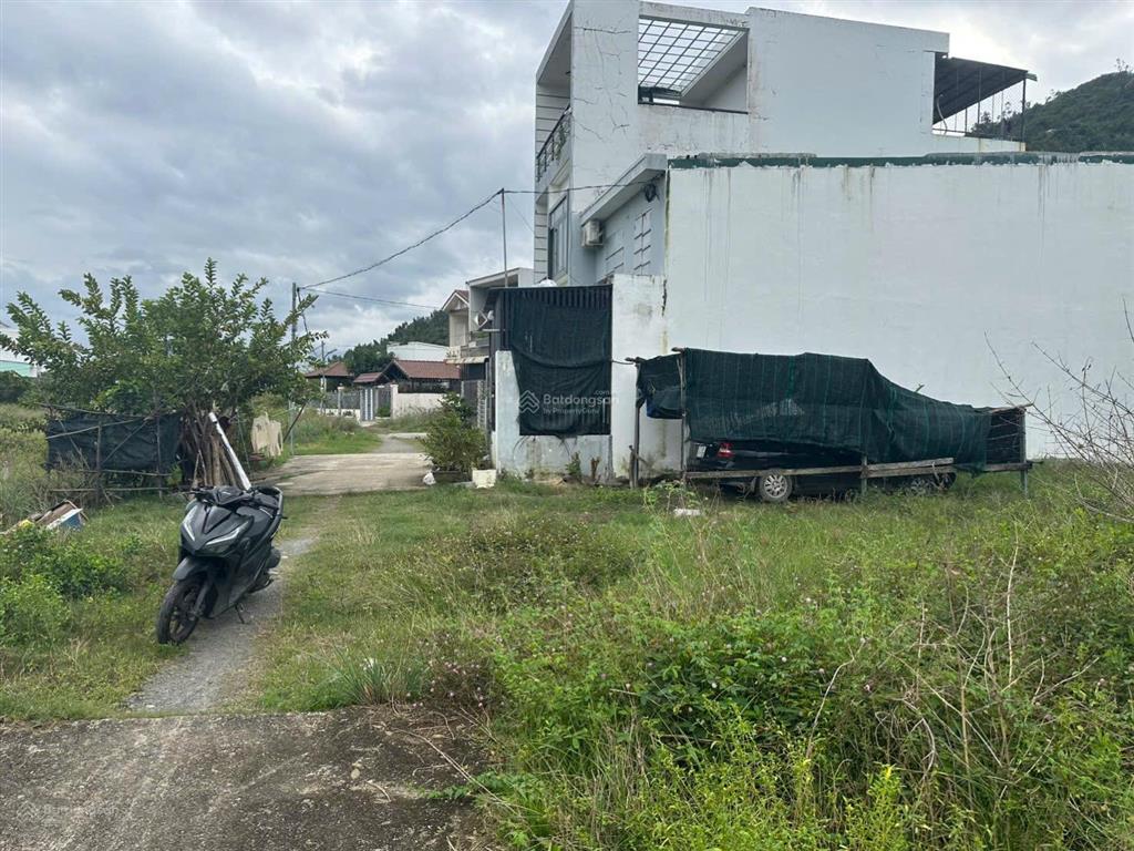 Bán đất hòn nghê vĩnh ngọc , lô đất đẹp , giá cực tốt ,khu dân cư ,không ngập lụt .   0905 211 ***