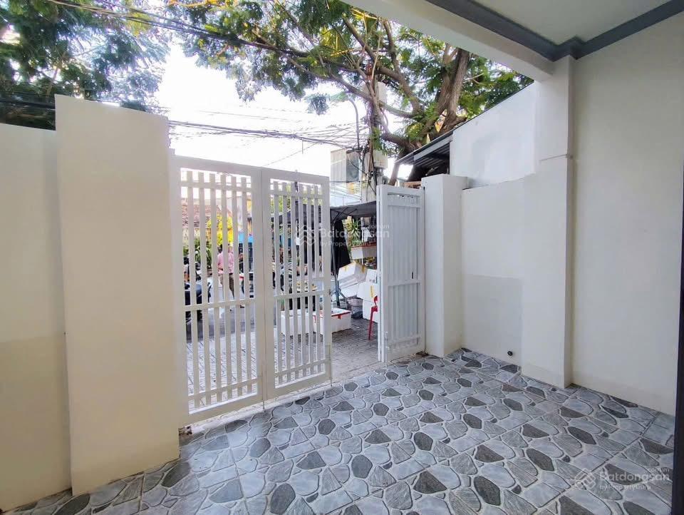 Bán nhà đường vạn hoà mặt tiền kinh doanh chợ đầm, gần biển.  0905 211 ***