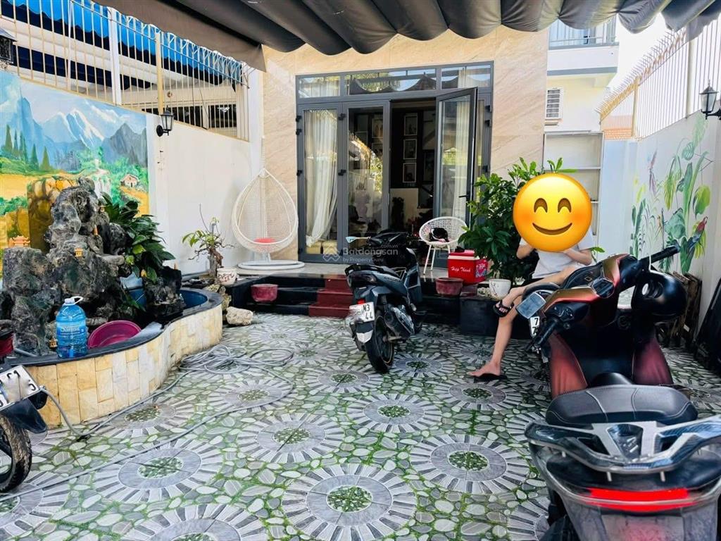 Bán nhà đẹp 3 tầng đường chính xóm chiếu rộng 7m có sân rộng kinh doanh sổ hồng hoàn công