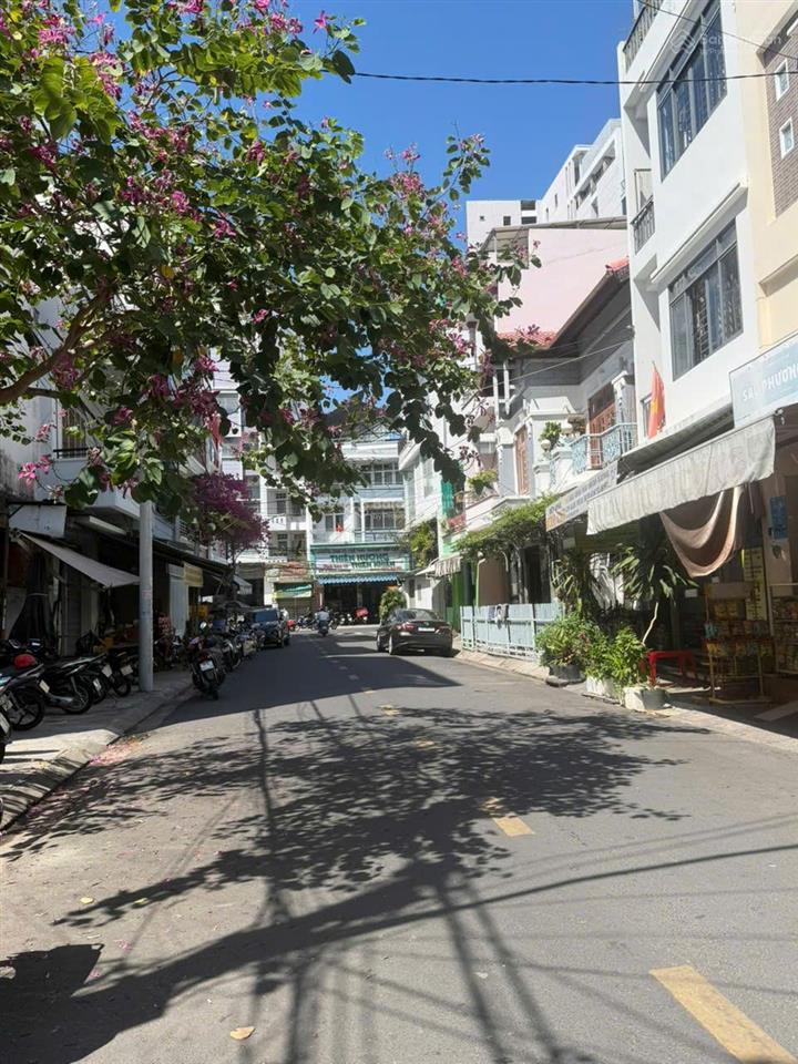 Bán nhà mặt tiền đường trần quốc toản, phường nha trang. 3 tầng, 115.6m2, ngang hơn 6m, 100tr/m2