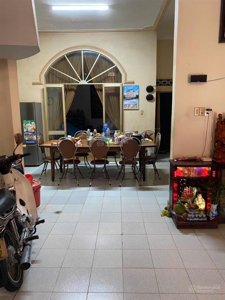 Bán nhà mặt tiền đường trần quốc toản, phường nha trang. 3 tầng, 115.6m2, ngang hơn 6m, 100tr/m2