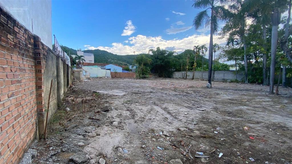 Bán đất mặt tiền đường nguyễn khuyến, phường bắc nha trang  diện tích lớn, giá tốt, vị trí đẹp