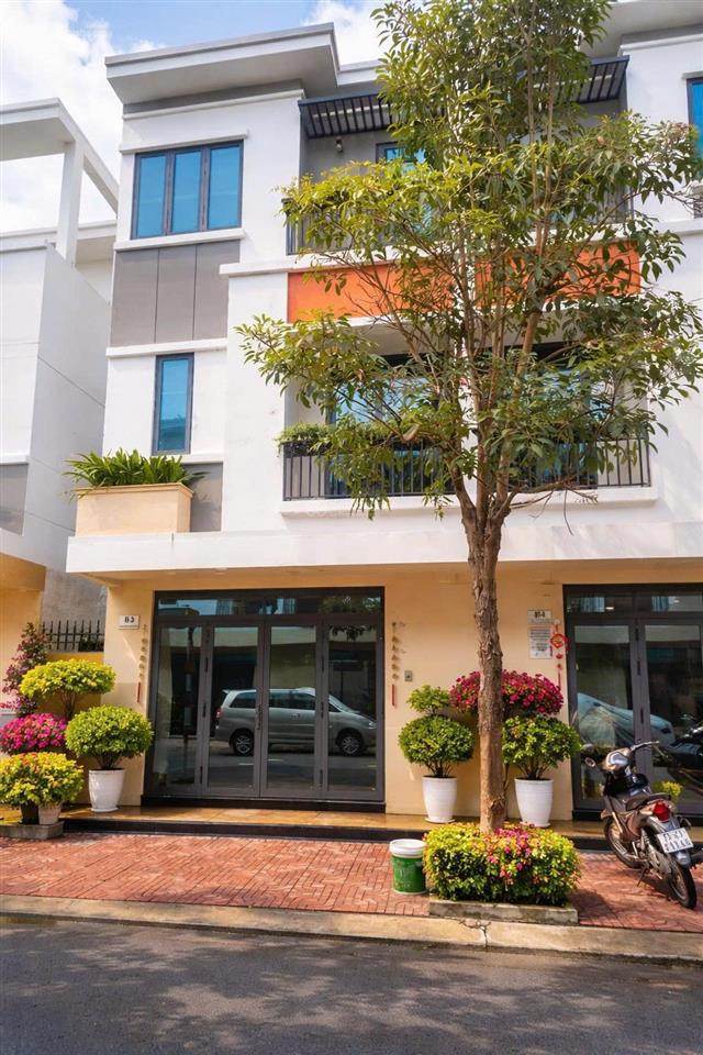 Nhà phố xây sẵn 1 trệt 2 lầu 3pn 3wc sổ hồng riêng, sổ hồng hoàn công giá chỉ 3 tỷ 250 đã vat