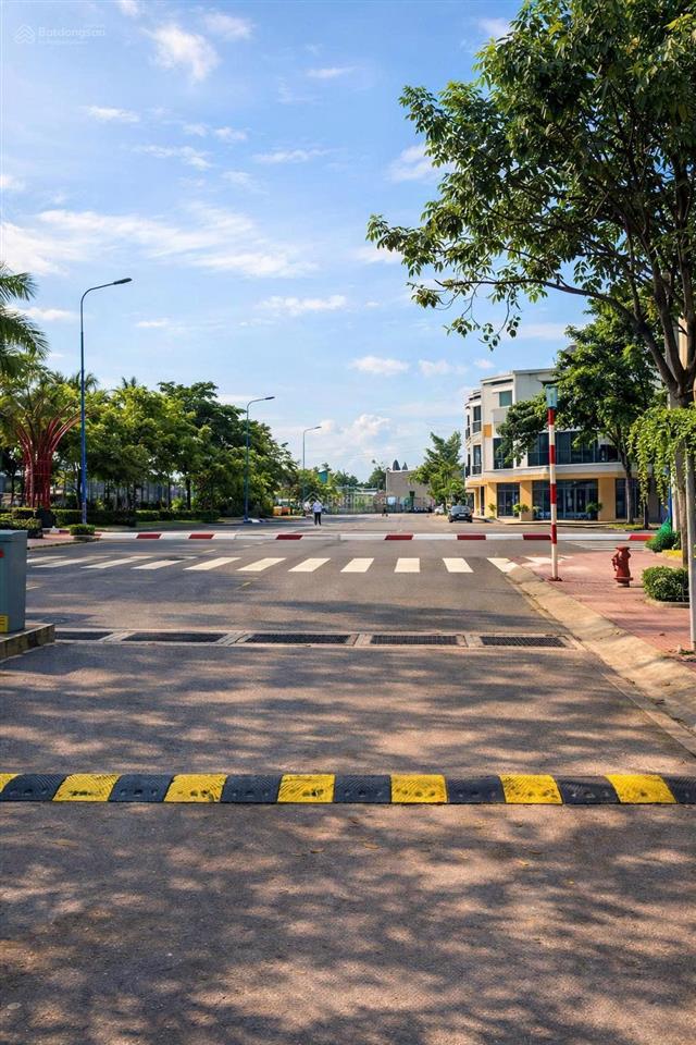 Nhà phố xây sẵn 1 trệt 2 lầu 3pn 3wc sổ hồng riêng, sổ hồng hoàn công giá chỉ 3 tỷ 250 đã vat