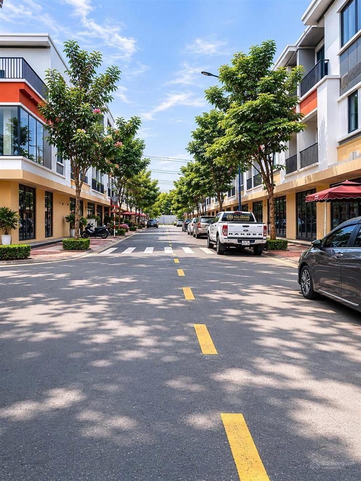 Nhà phố xây sẵn 1 trệt 2 lầu 3pn 3wc sổ hồng riêng, sổ hồng hoàn công giá chỉ 3 tỷ 250 đã vat