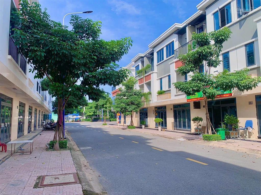 Nhà phố 1 trệt 2 lầu 5x12m, giá chỉ 3 tỷ 250 đã có sổ riêng, rõ ràng giá trực tiếp từ chủ đầu tư