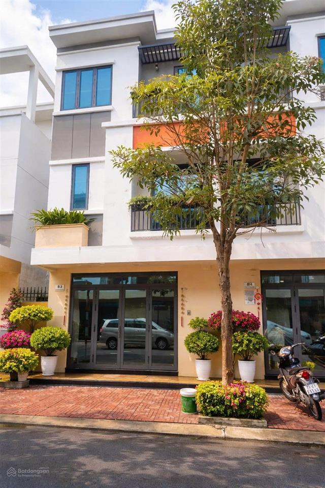 Nhà phố xây sẵn sổ hồng riêng giá 3tỷ030, 5x12m 1 trệt 2 lầu đã vat công chứng ngay  0355 848 ***
