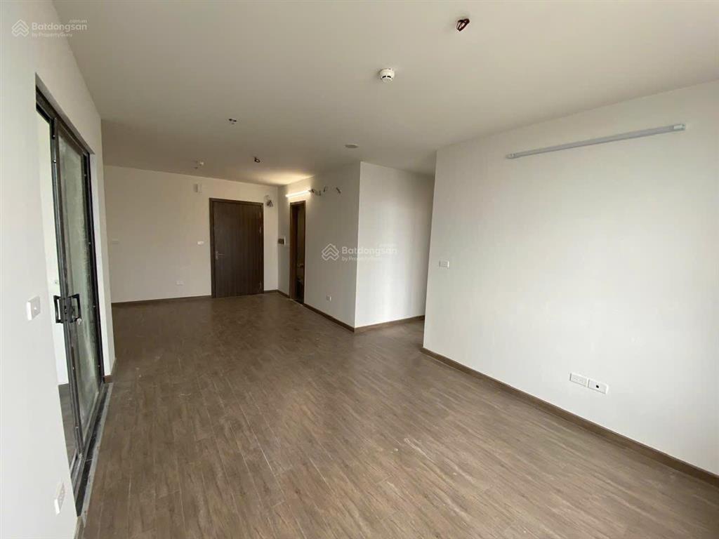 Cho thuê văn phòng toà nhs trung văn đường tố hữu.dt77m2(3p 2vs).giá13tr.0943 085 ***