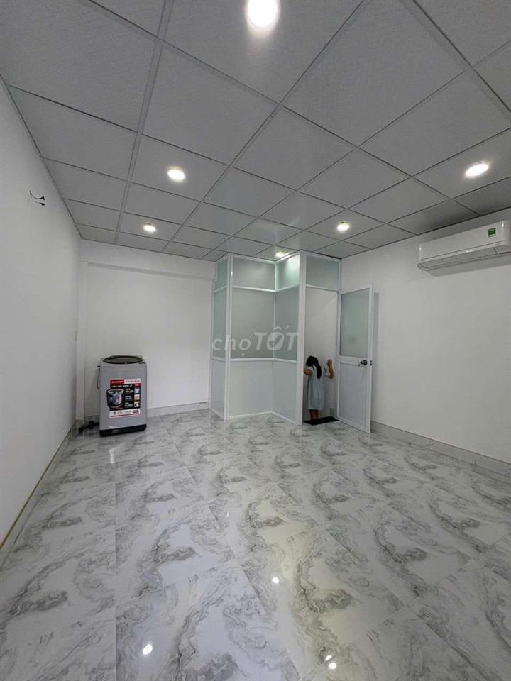 Nhà hẻm xe hơi vô được , nhà mới xây , đi bộ 20m là tới nhà