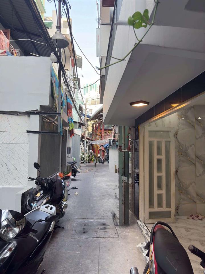 Nhà hẻm xe hơi vô được , nhà mới xây , đi bộ 20m là tới nhà
