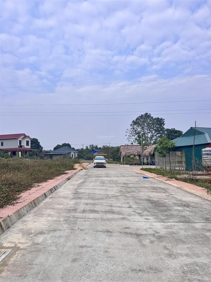 Em chính chủ cần bán gấp vài lô đất ở tu vũ, thanh thuỷ cách đường hcm chỉ 50m giá cắt lỗ