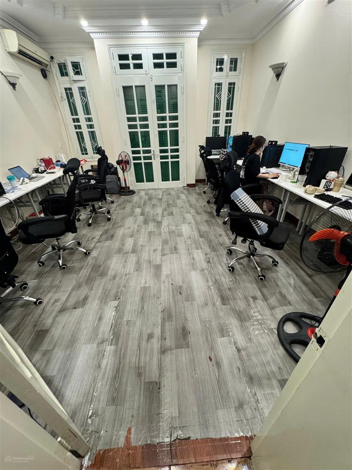 Cho thuê nhà ngõ 80 trung kính, 70m² x 4 tầng, mt 5m, giá 30 triệu/tháng