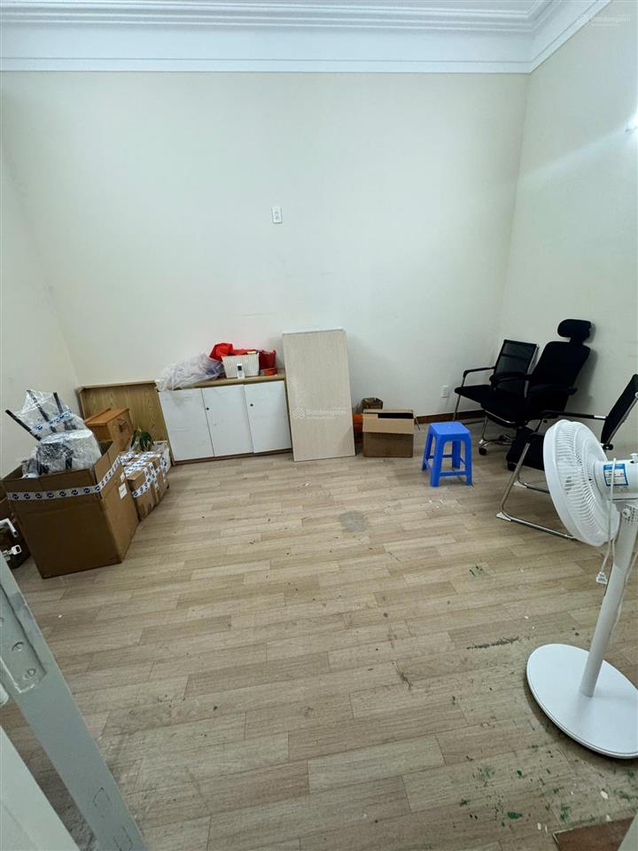 Cho thuê nhà ngõ 80 trung kính, 70m² x 4 tầng, mt 5m, giá 30 triệu/tháng