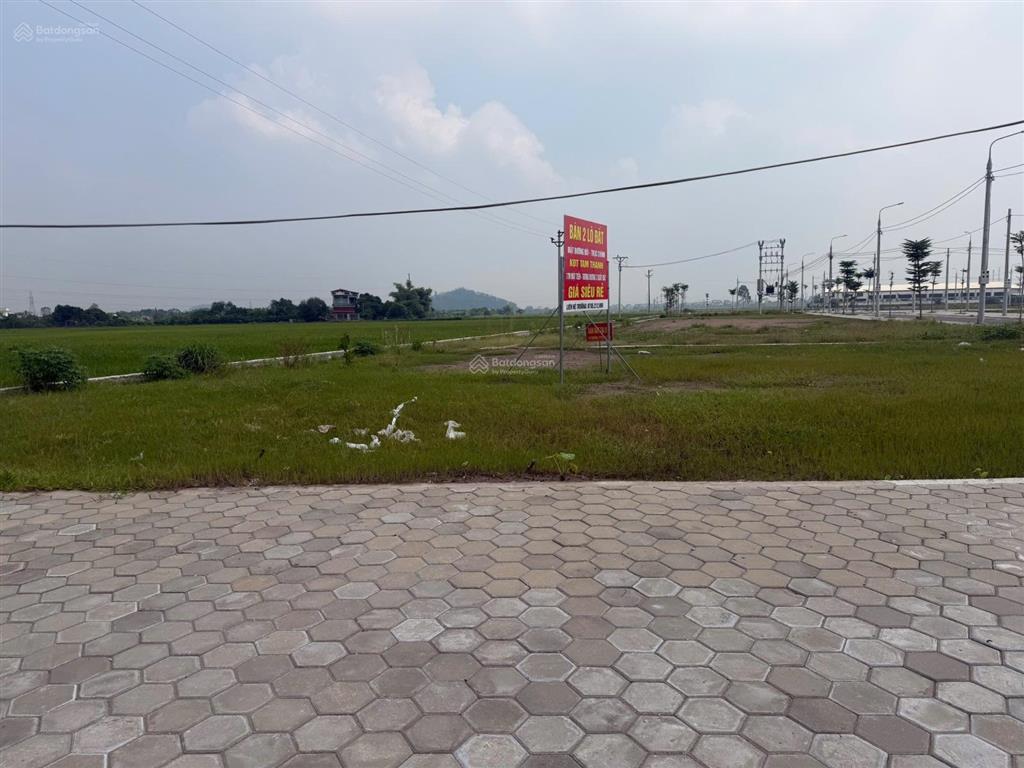Bán lô đất mặt đường đẹp đắc địa