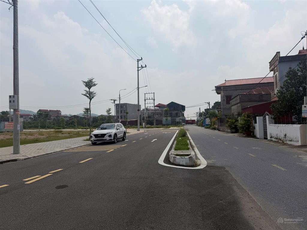 Bán lô đất mặt đường đẹp đắc địa