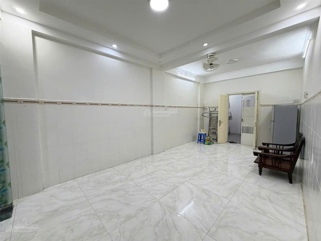 Cần cho thuê căn hộ phan văn trị q5 dt 70m2 gồm 2 phòng ngủ, 1wc