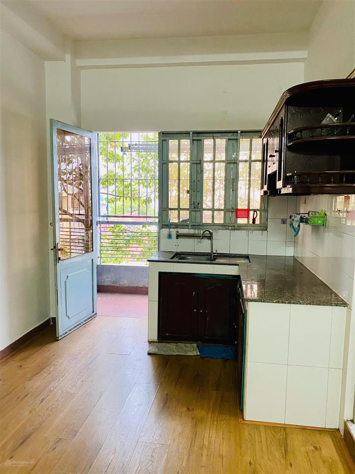 Cần bán căn him lam ba tơ p7 q8, dt 68m2, 2pn 1wc, lầu 3 thang bộ.
