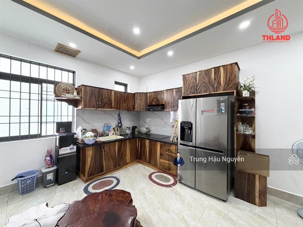 Nhà phú cường kế biển gần chợ, lộ 7.5m lề 3m, 5x18m, 3 tầng, 1 khu kinh doanh, 2 ngủ 4 toilet, shr