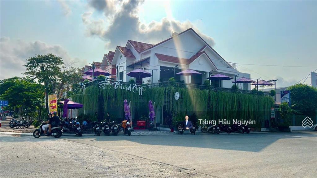 Biệt thự góc 2 mặt tiền trần quang khải  nguyễn thị minh khai. lộ 50m lề 10m, 8x22m, 2 tầng, shr