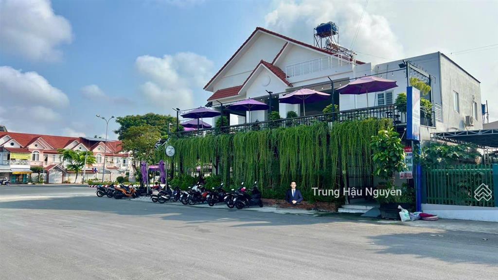 Biệt thự góc 2 mặt tiền trần quang khải  nguyễn thị minh khai. lộ 50m lề 10m, 8x22m, 2 tầng, shr