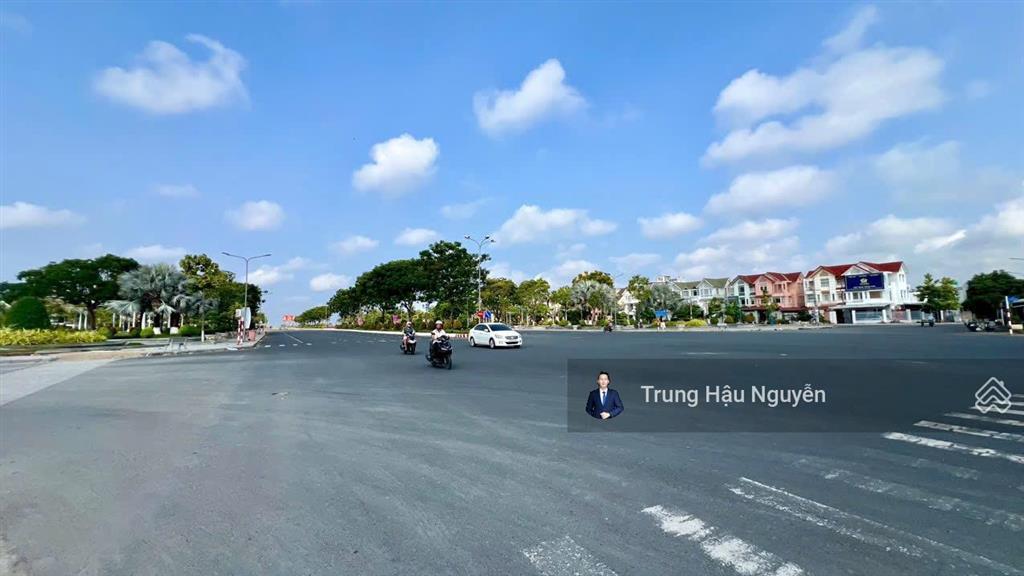 Biệt thự góc 2 mặt tiền trần quang khải  nguyễn thị minh khai. lộ 50m lề 10m, 8x22m, 2 tầng, shr