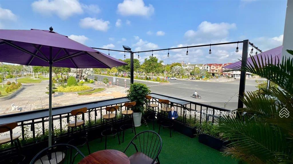 Biệt thự góc 2 mặt tiền trần quang khải  nguyễn thị minh khai. lộ 50m lề 10m, 8x22m, 2 tầng, shr