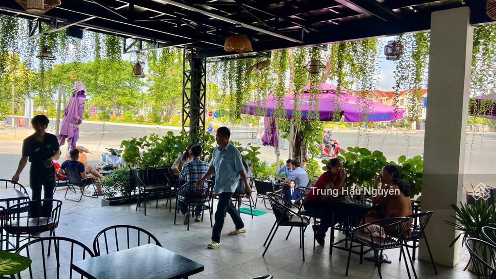 Biệt thự góc 2 mặt tiền trần quang khải  nguyễn thị minh khai. lộ 50m lề 10m, 8x22m, 2 tầng, shr