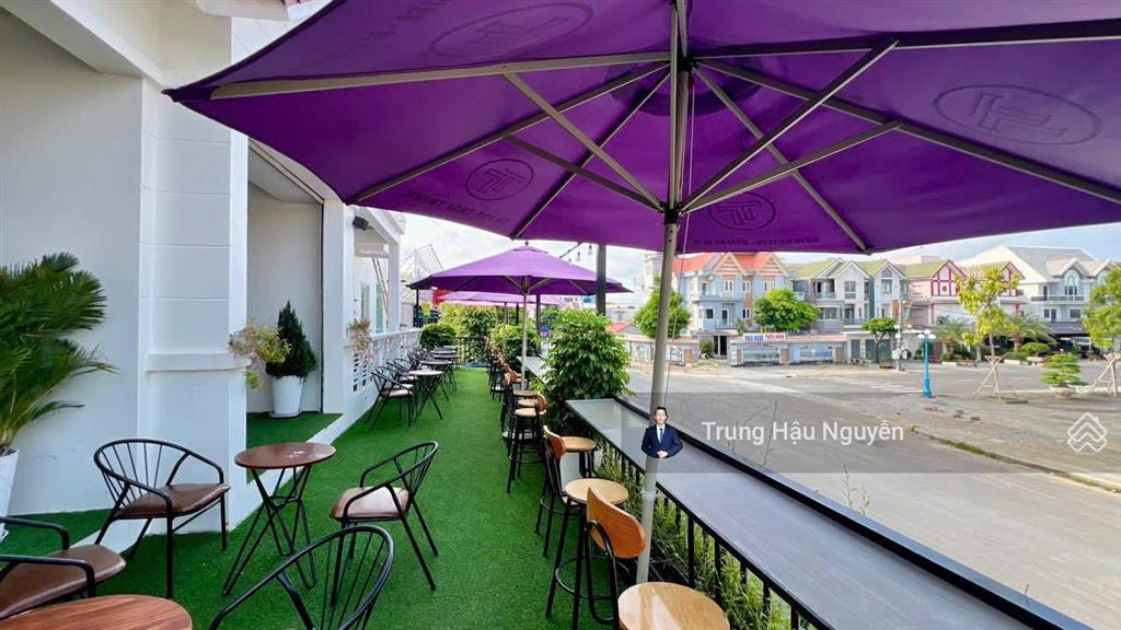 Biệt thự góc 2 mặt tiền trần quang khải  nguyễn thị minh khai. lộ 50m lề 10m, 8x22m, 2 tầng, shr